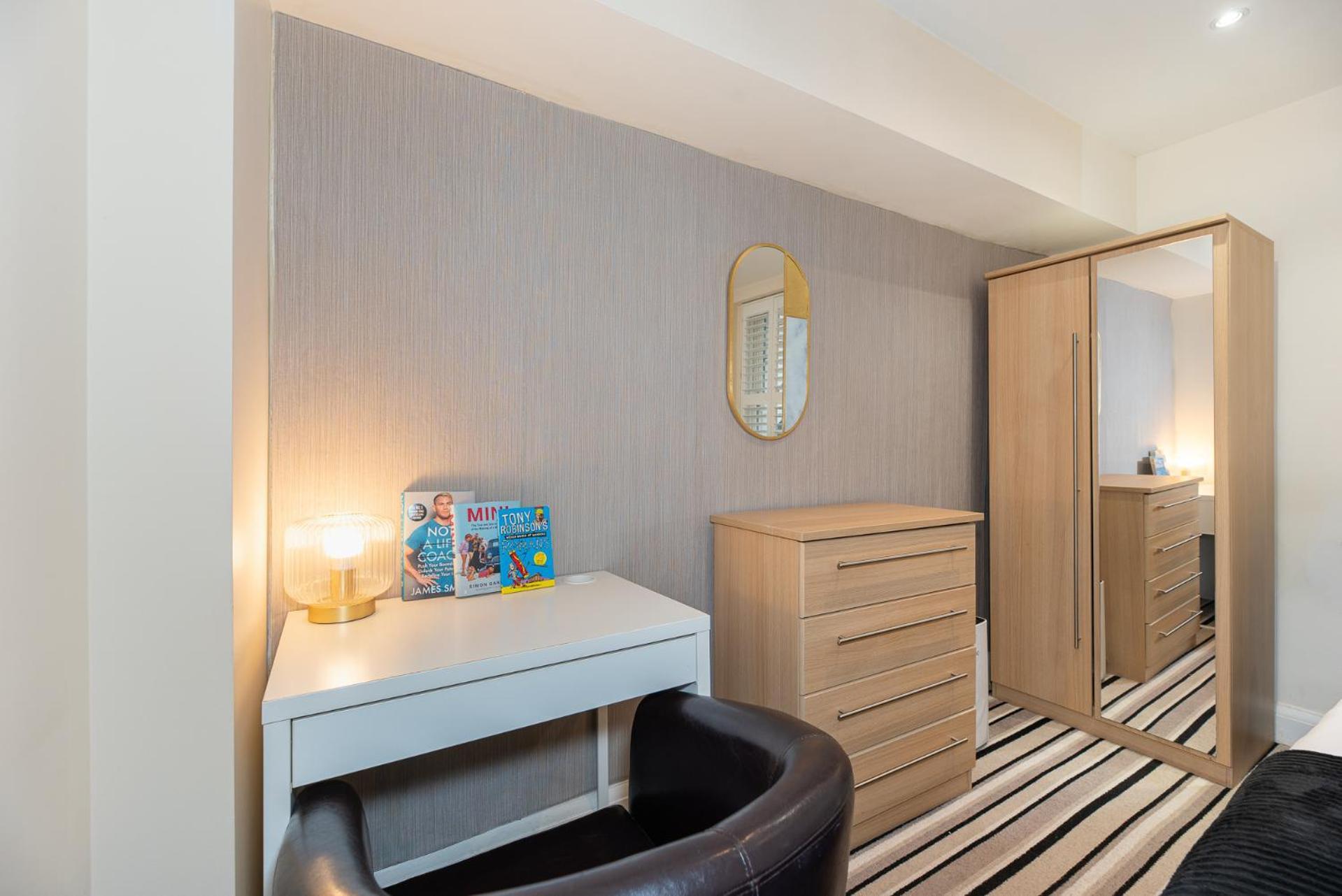 3 Bedroom Apartment With Private Terrace In Pimlico, Westminster, Victoria 伦敦 外观 照片