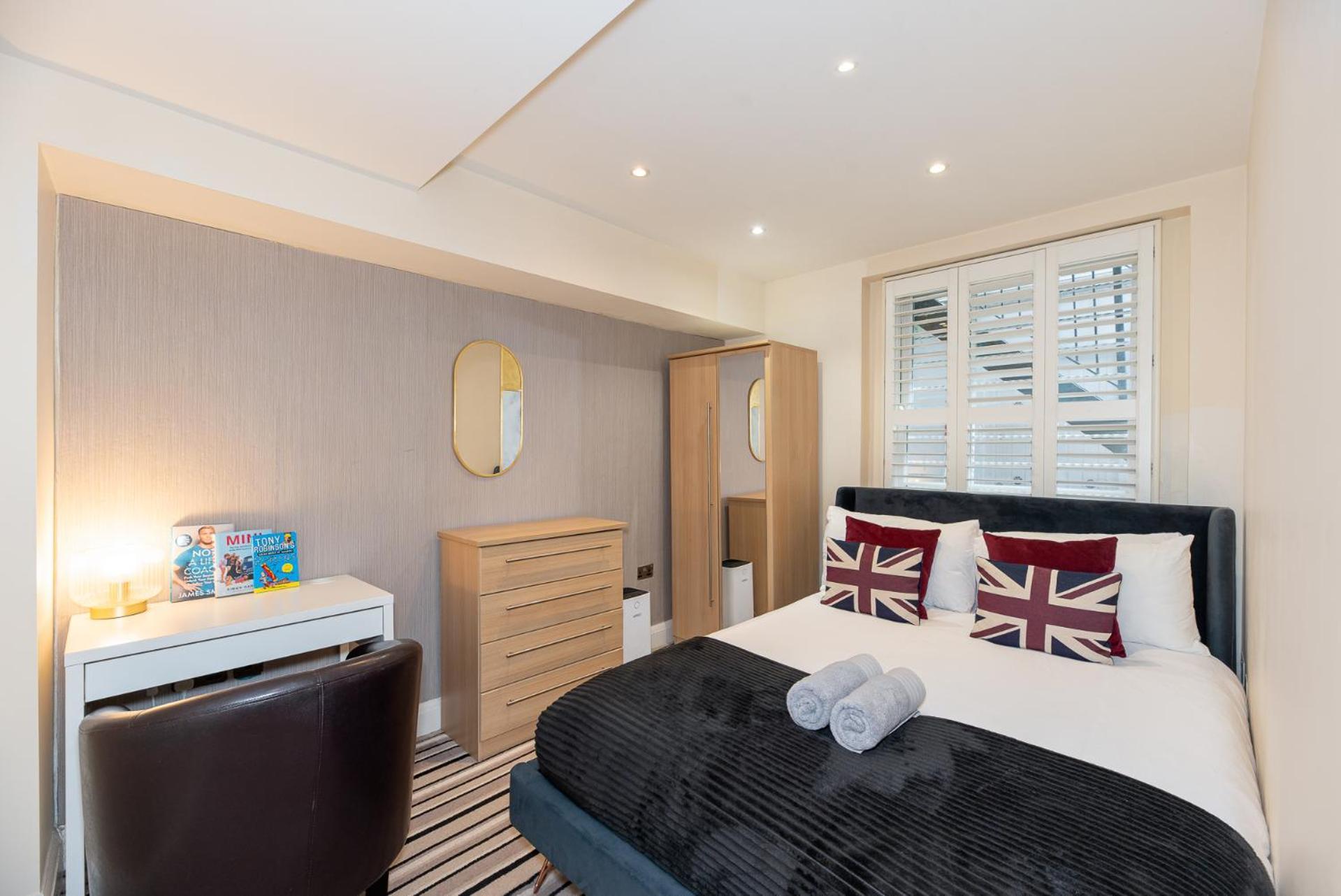 3 Bedroom Apartment With Private Terrace In Pimlico, Westminster, Victoria 伦敦 外观 照片