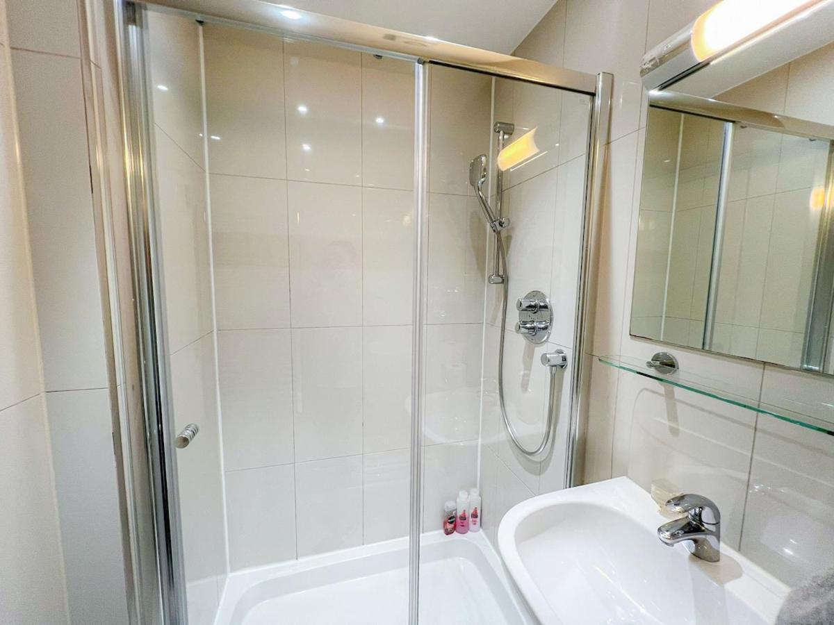 3 Bedroom Apartment With Private Terrace In Pimlico, Westminster, Victoria 伦敦 外观 照片