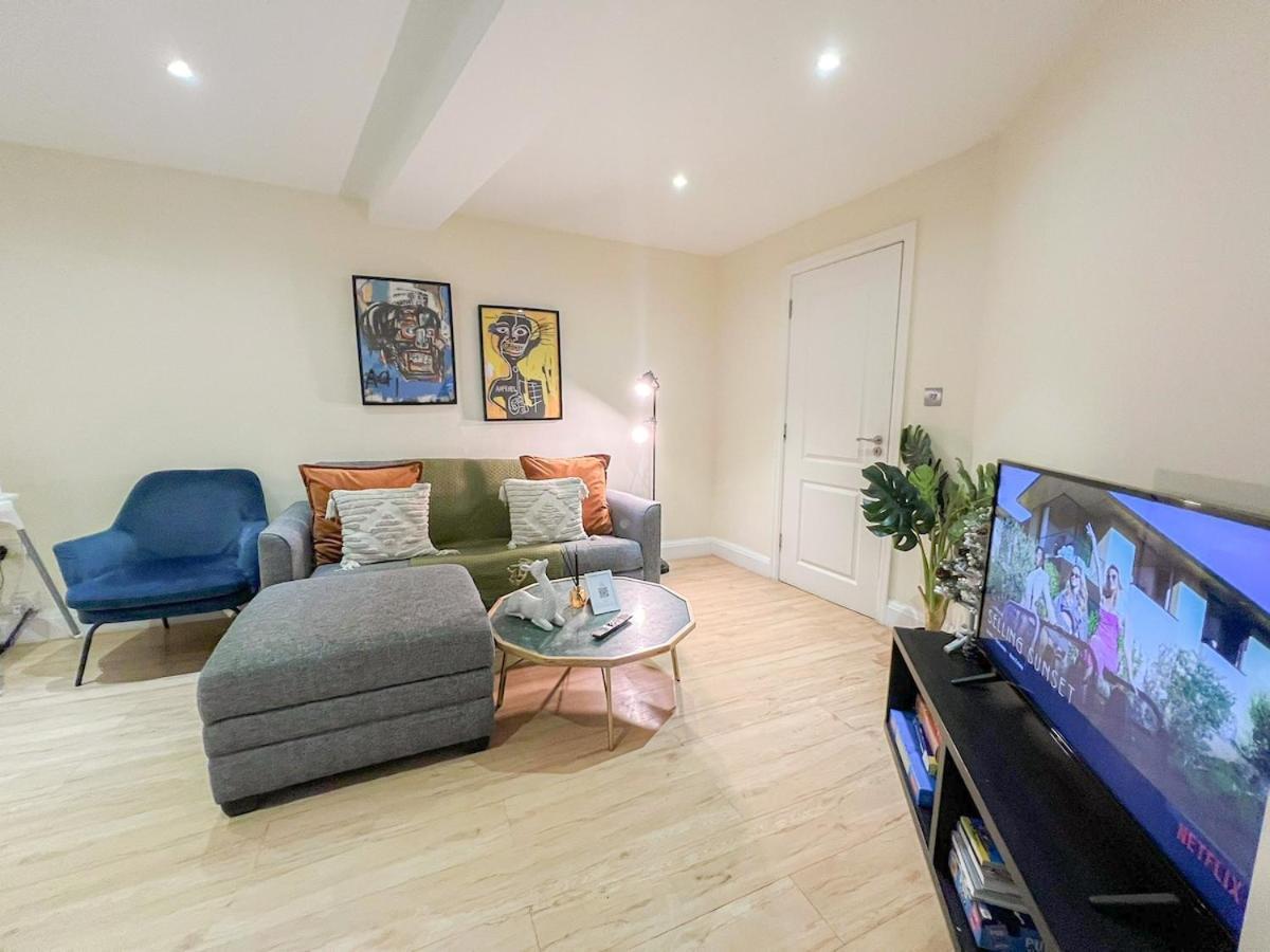 3 Bedroom Apartment With Private Terrace In Pimlico, Westminster, Victoria 伦敦 外观 照片