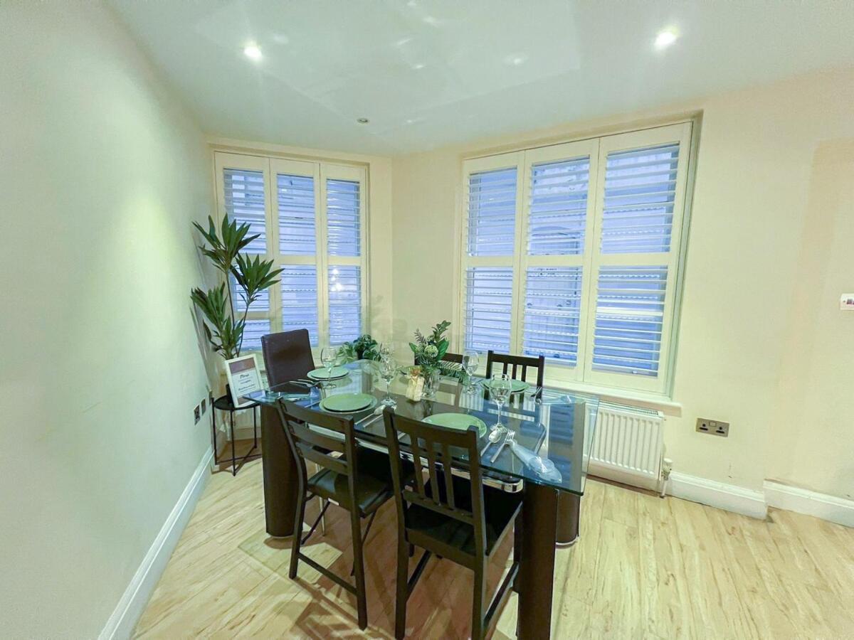 3 Bedroom Apartment With Private Terrace In Pimlico, Westminster, Victoria 伦敦 外观 照片