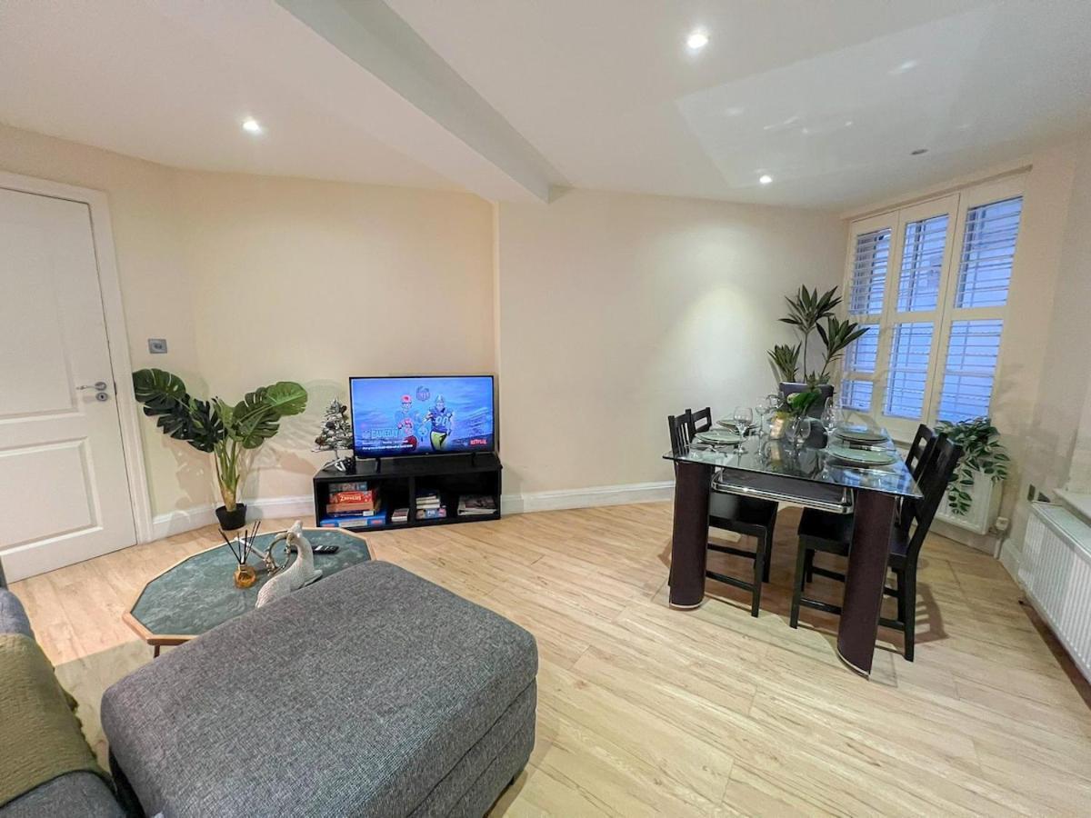 3 Bedroom Apartment With Private Terrace In Pimlico, Westminster, Victoria 伦敦 外观 照片